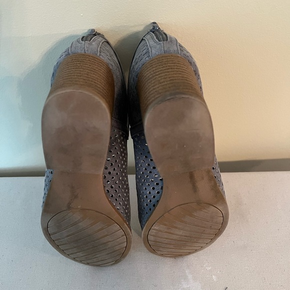 Gray open toed booties - Picture 2 of 7